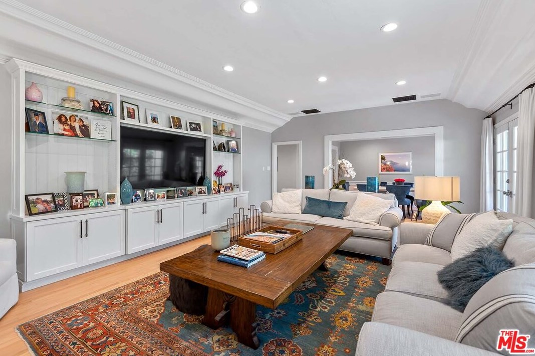 10455 Lindbrook Dr, Los Angeles CA  90024-3331 exterior