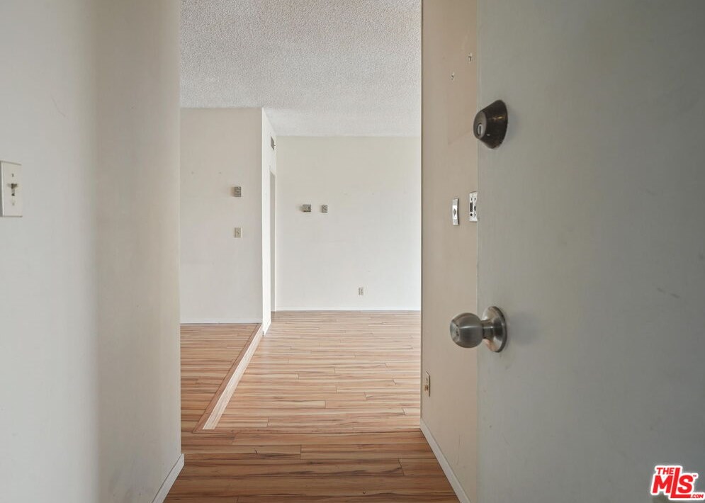11820 Mayfield Ave, Los Angeles, CA 90049-5770