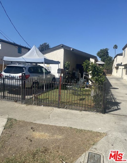 1469 109th St, Los Angeles, CA 90059-1113