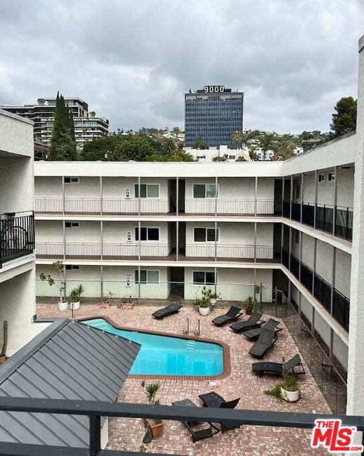 9005 Cynthia St, Los Angeles CA  90069-4826 exterior