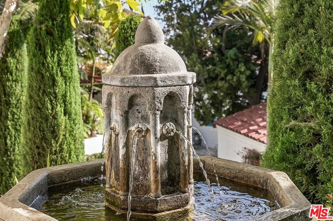 1822 Courtney Ter, Los Angeles CA  90046-2106 exterior