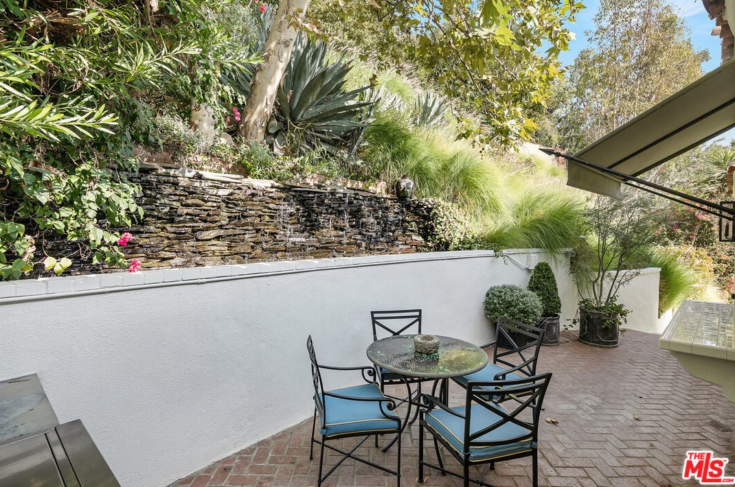 1822 Courtney Ter, Los Angeles CA  90046-2106 exterior