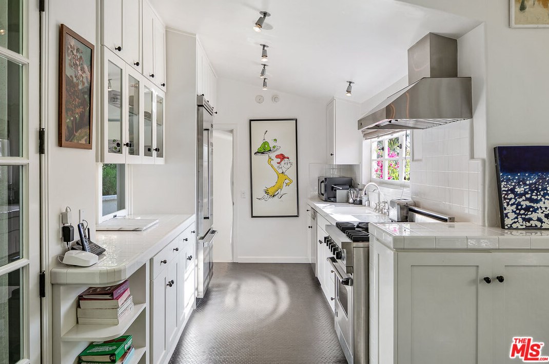 1822 Courtney Ter, Los Angeles CA  90046-2106 exterior