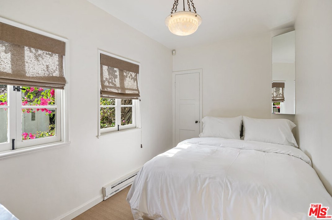 1822 Courtney Ter, Los Angeles CA  90046-2106 exterior