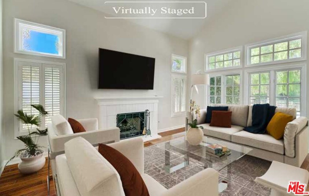 390 High Meadow St, Simi Valley, CA 93065