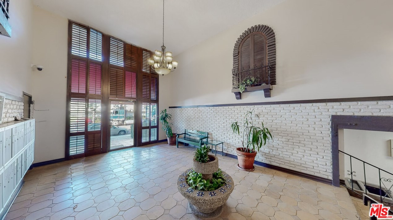 5454 Zelzah Ave #214, Van Nuys, CA 91316
