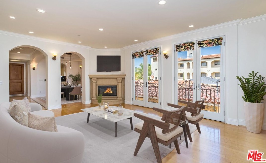 1540 Bentley Ave, Los Angeles CA  90025-7371 exterior
