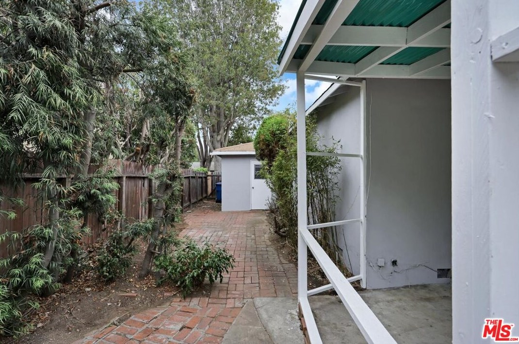3411 Barrington Ave, Los Angeles CA  90049-4432 exterior