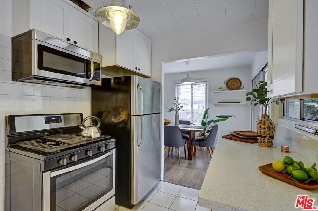 3411 Barrington Ave, Los Angeles CA  90049-4432 exterior