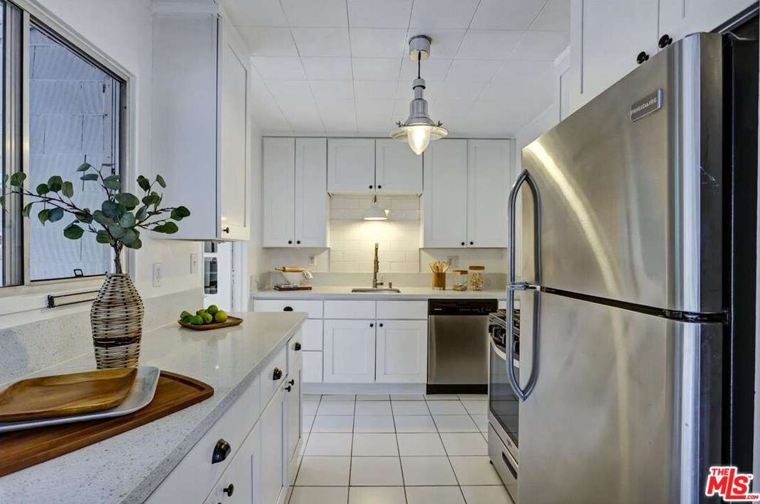 3411 Barrington Ave, Los Angeles CA  90049-4432 exterior