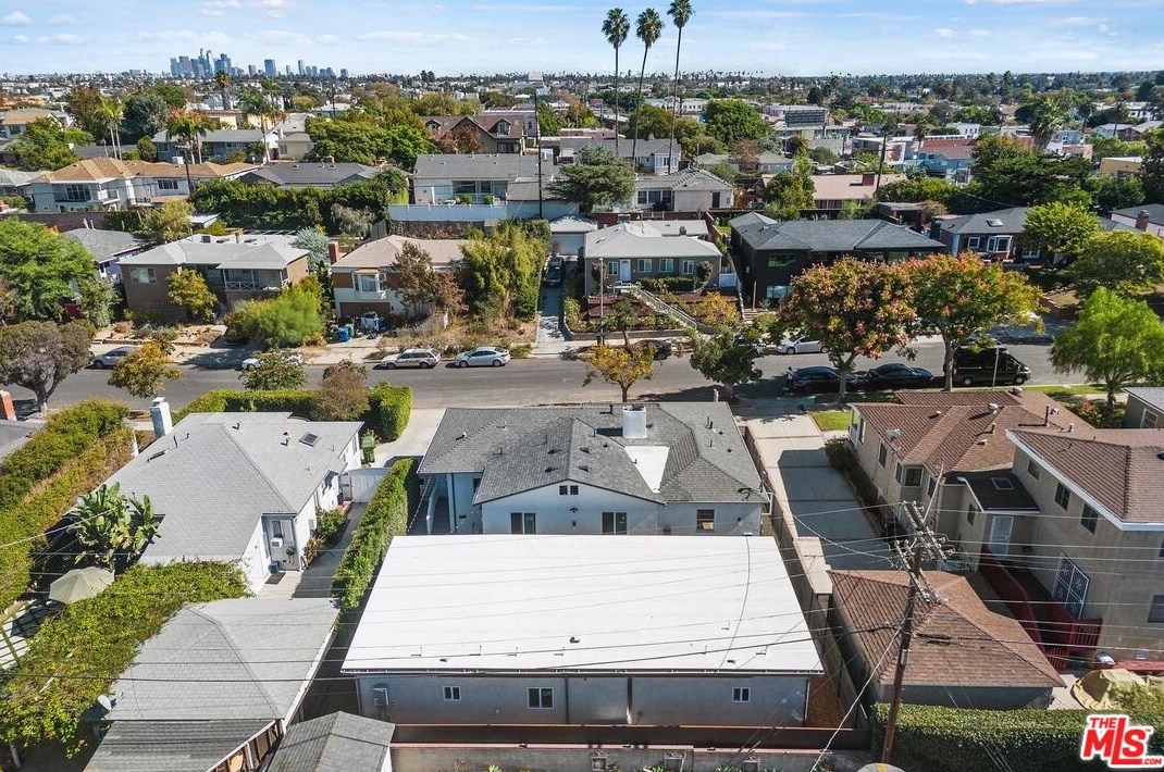 1821 Dunsmuir Ave, Los Angeles CA  90019-5228 exterior