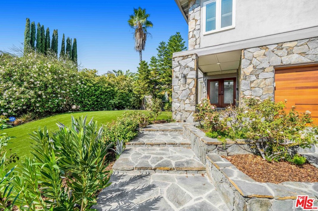 22733 De Kalb Dr, Calabasas, CA 91302