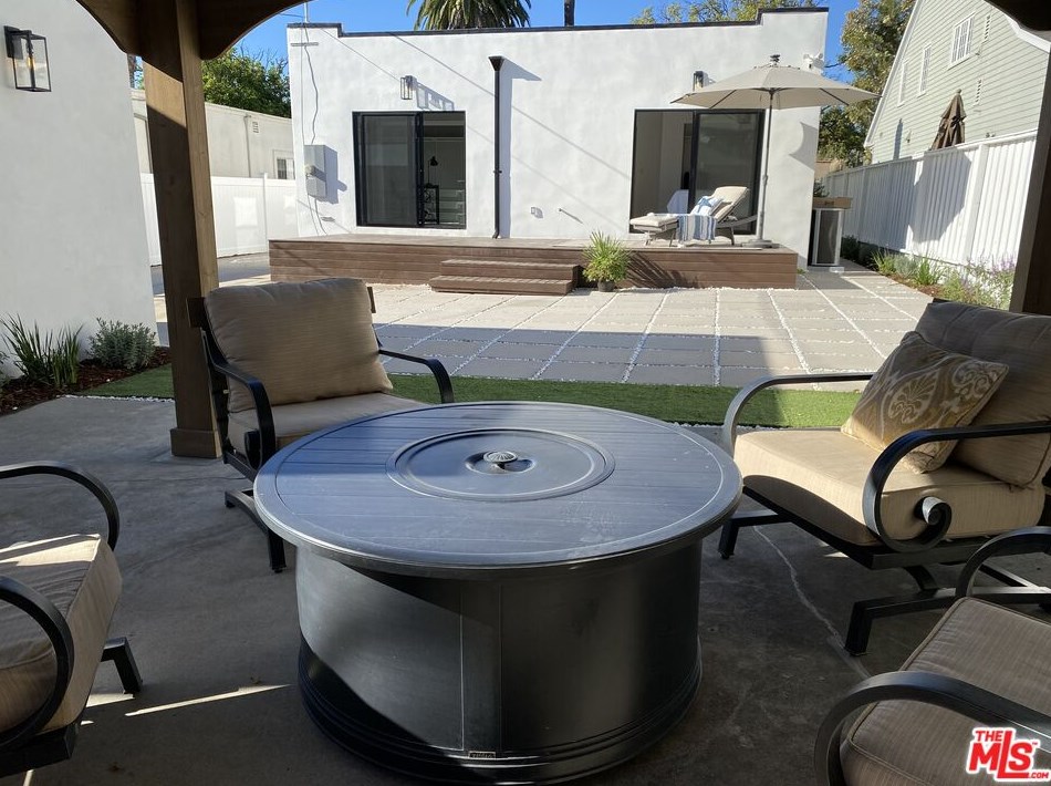 2118 Glendon Ave, Los Angeles CA  90025-6326 exterior