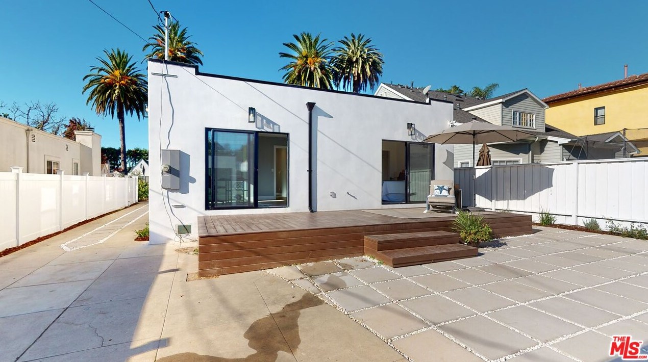 2118 Glendon Ave, Los Angeles CA  90025-6326 exterior