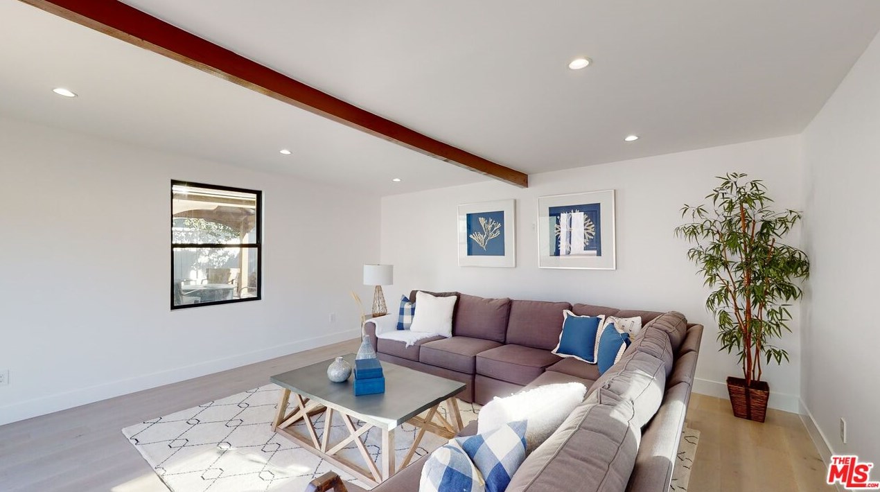 2118 Glendon Ave, Los Angeles CA  90025-6326 exterior
