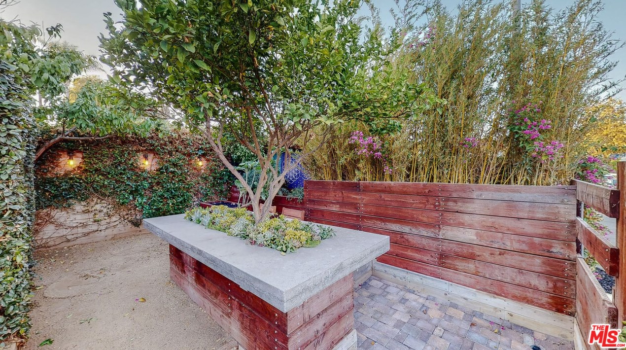4200 59th St, Los Angeles, CA 90043-3451
