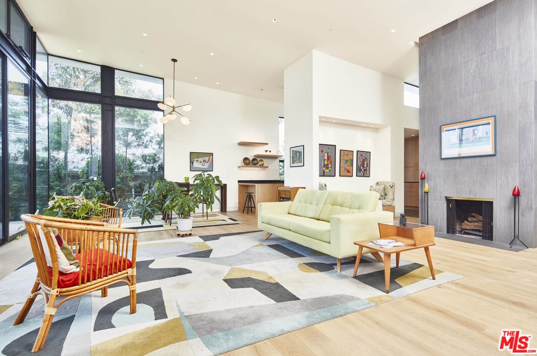 11937 Lawler St, Los Angeles, CA 90066-2009
