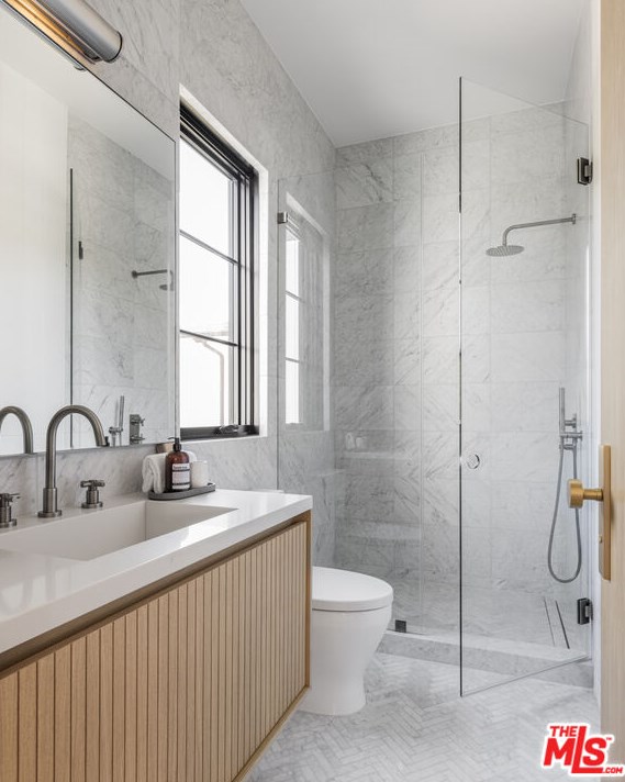 417 Kenter Ave, Los Angeles CA  90049-1932 exterior