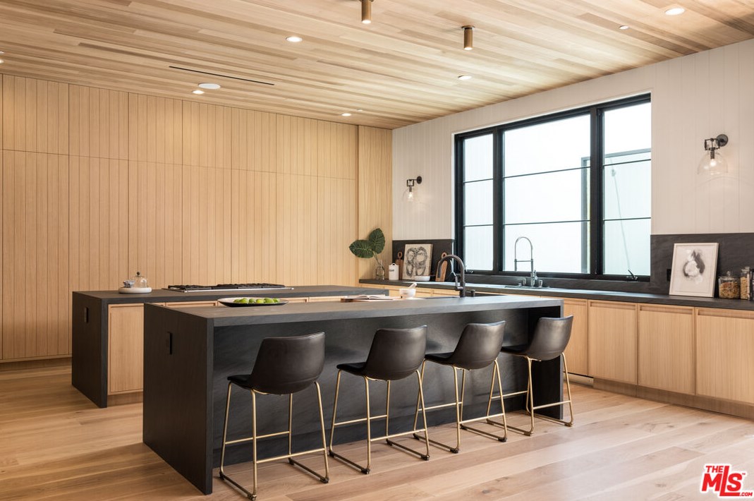 417 Kenter Ave, Los Angeles CA  90049-1932 exterior