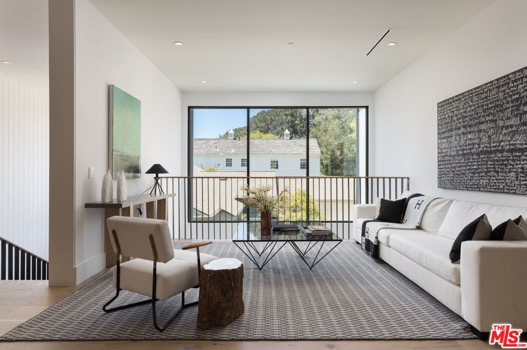 417 Kenter Ave, Los Angeles CA  90049-1932 exterior