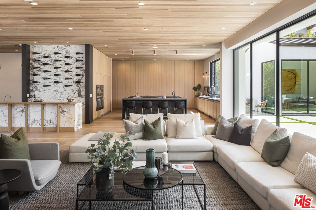 417 Kenter Ave, Los Angeles CA  90049-1932 exterior