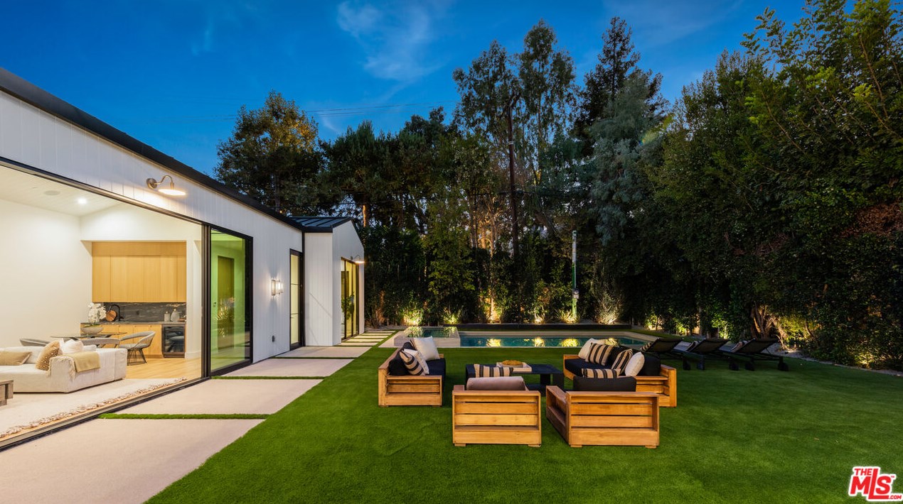 417 Kenter Ave, Los Angeles CA  90049-1932 exterior