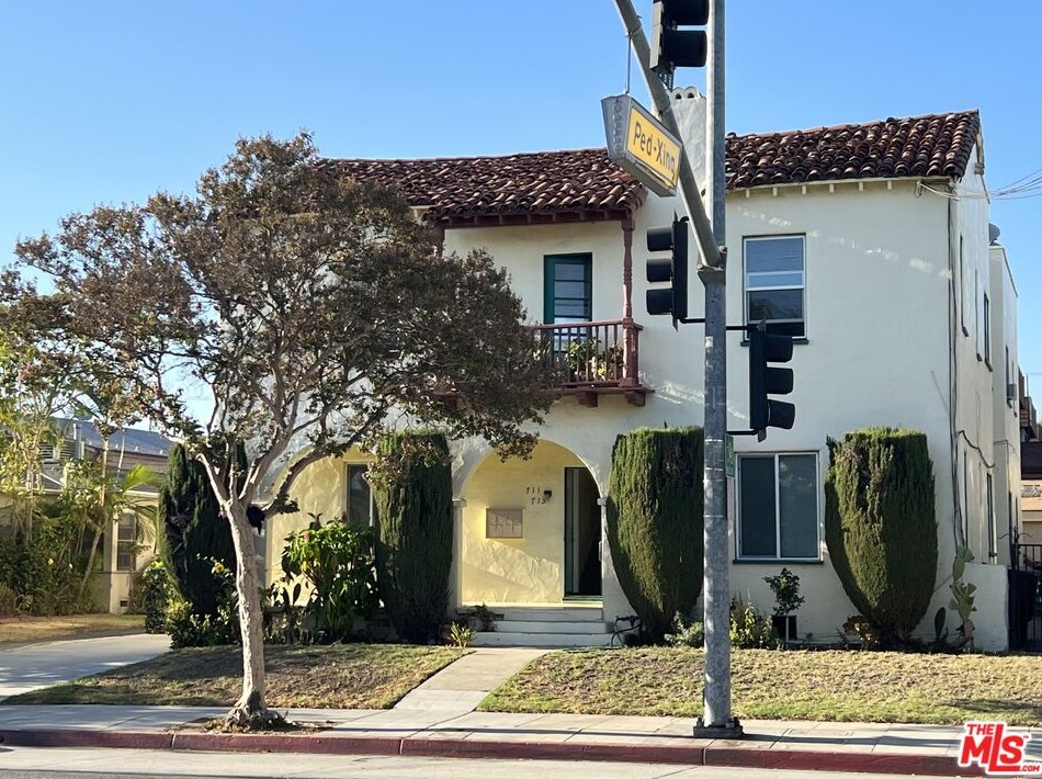 711 E Chevy Chase Dr, Glendale, CA 91205