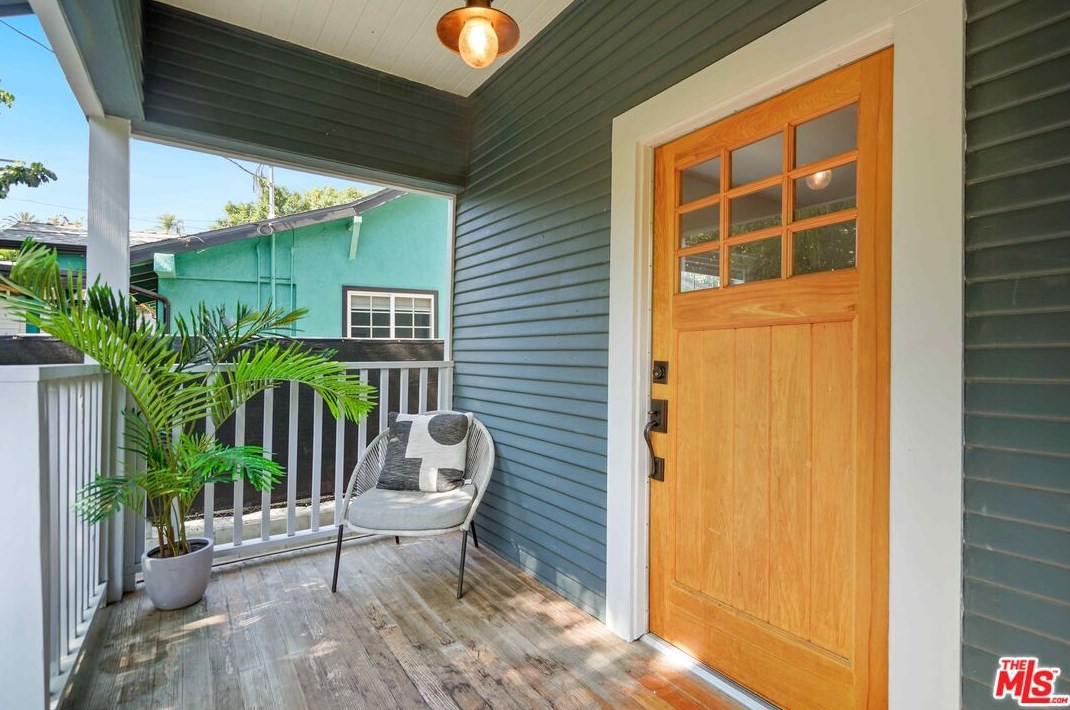 2147 Clinton St, Los Angeles, CA 90026-4009