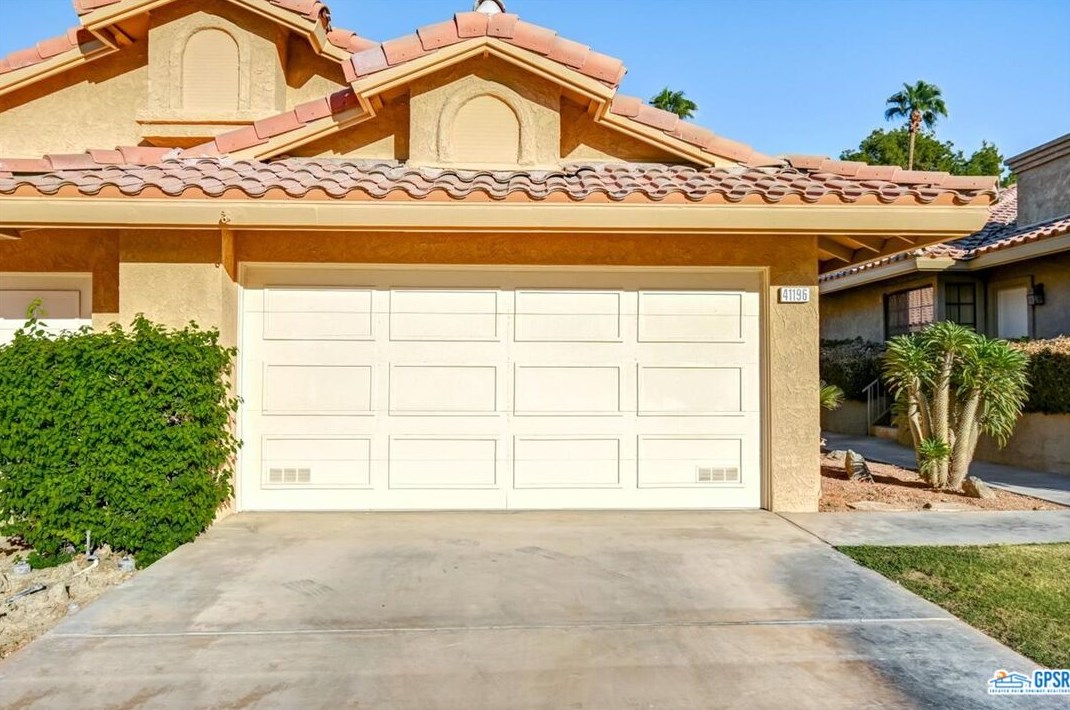 41196 Woodhaven Dr, Palm Desert, CA 92211-8128