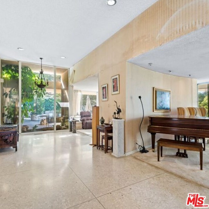 1945 Loma Vista Dr, Beverly Hills, CA 90210-1839