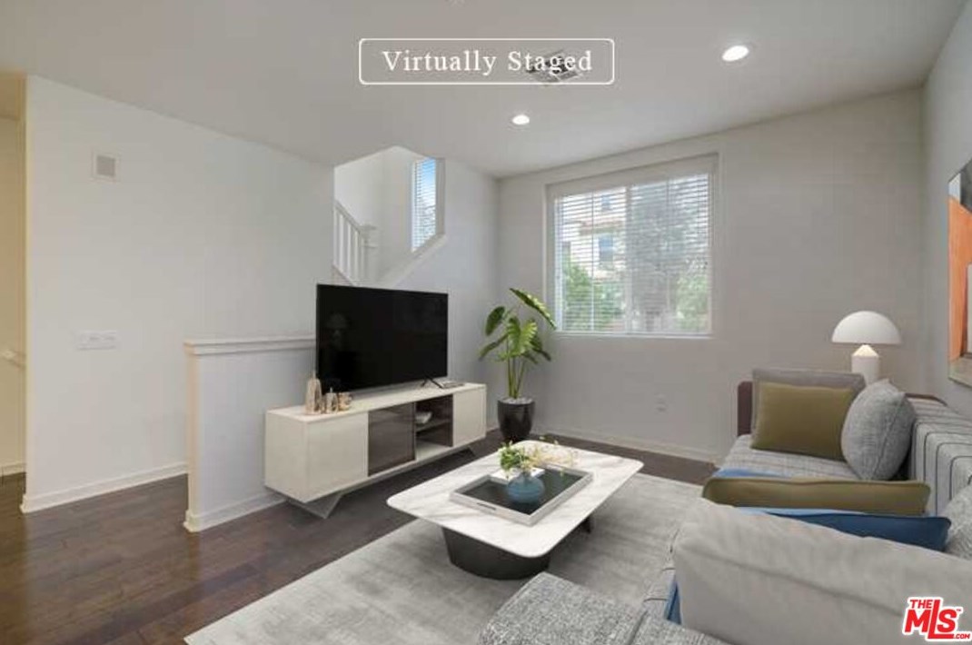15645 Odyssey Dr #72, San Fernando, CA 91344