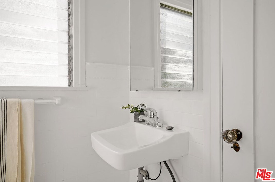 5223 Maywood Ave, Los Angeles CA  90041-1213 exterior