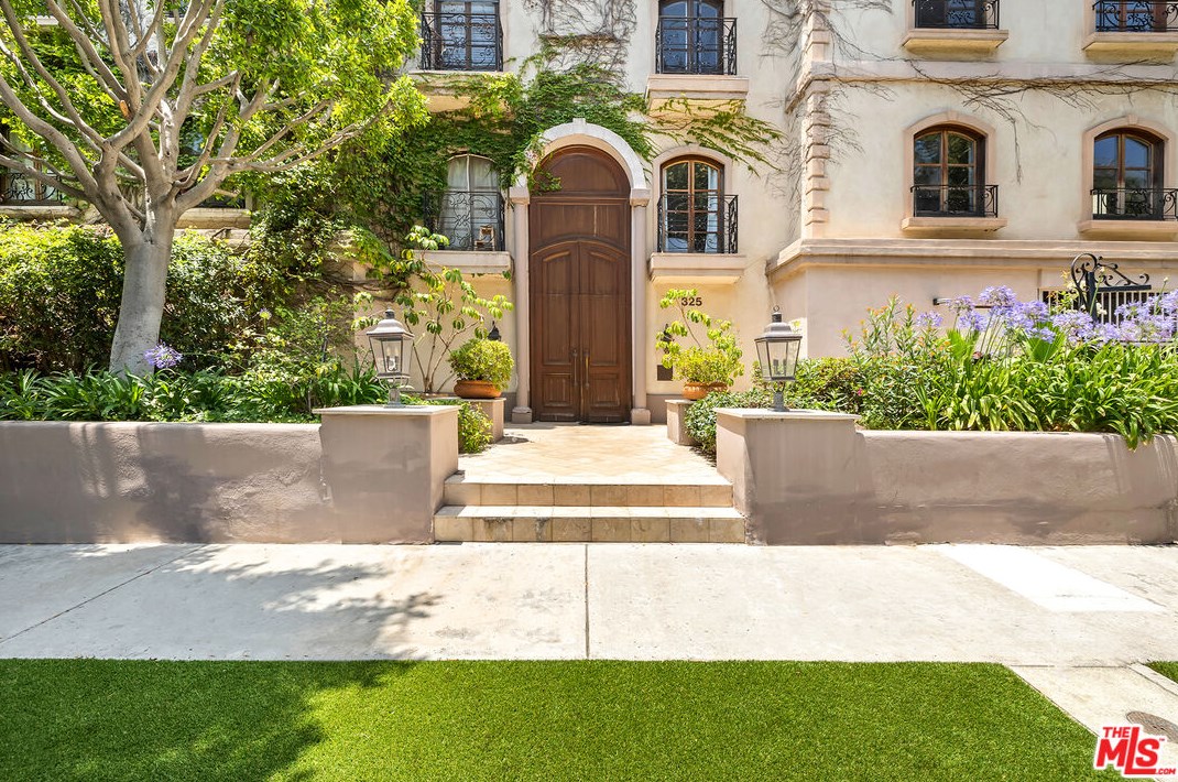 325 Swall Dr, Los Angeles CA  90048-3071 exterior
