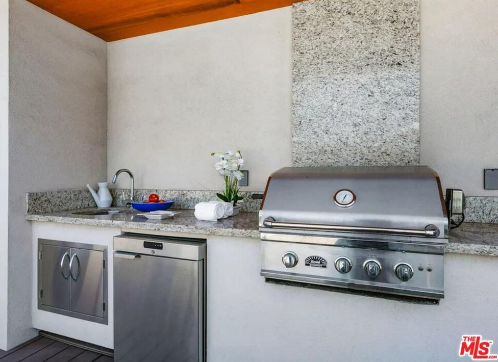 1251 Formosa Ave, Los Angeles CA  90046-5811 exterior