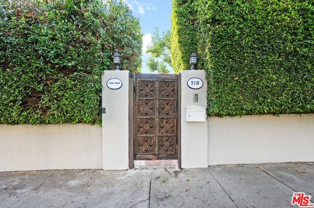715 Spaulding Ave, Los Angeles CA  90046-7421 exterior