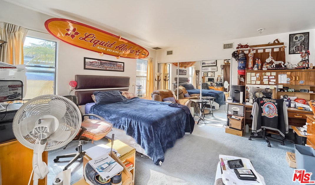 4034 Colonial Ave, Los Angeles CA  90066-4910 exterior