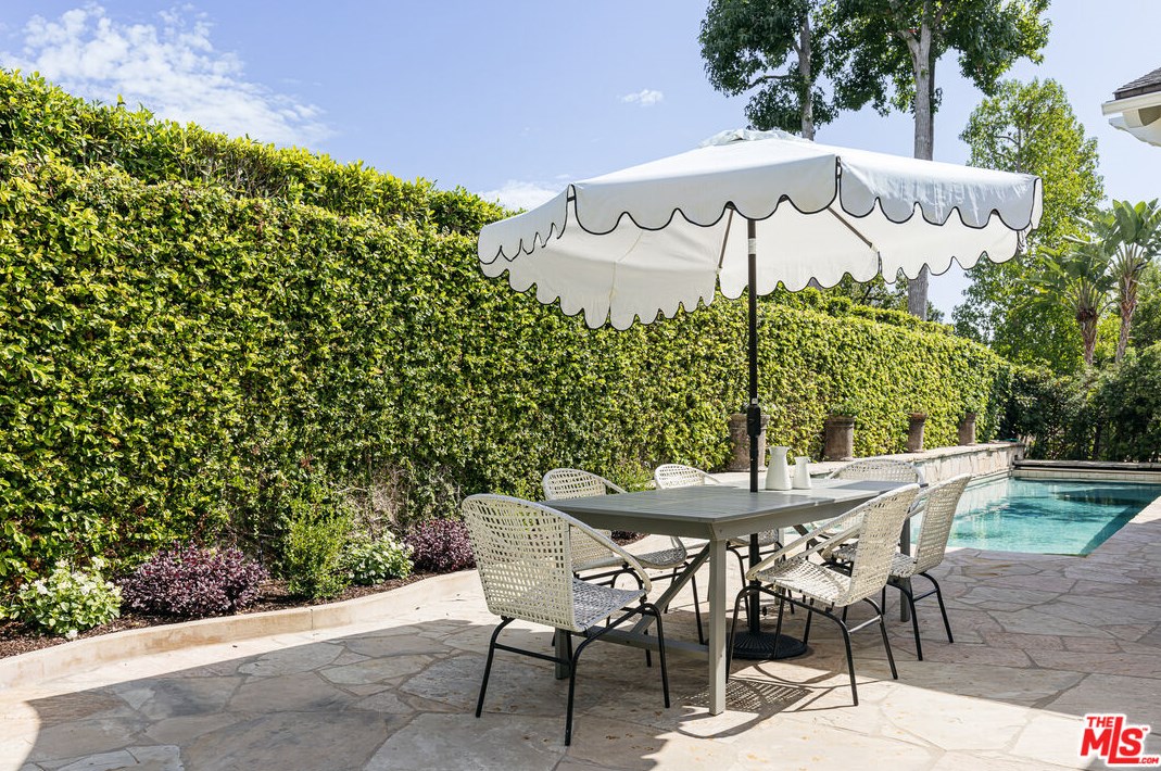 2846 Westbrook Ave, Los Angeles CA  90046-1249 exterior