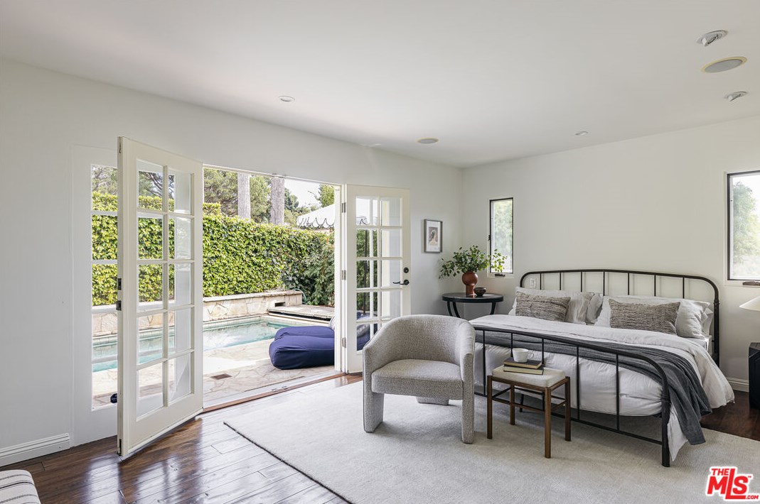 2846 Westbrook Ave, Los Angeles CA  90046-1249 exterior