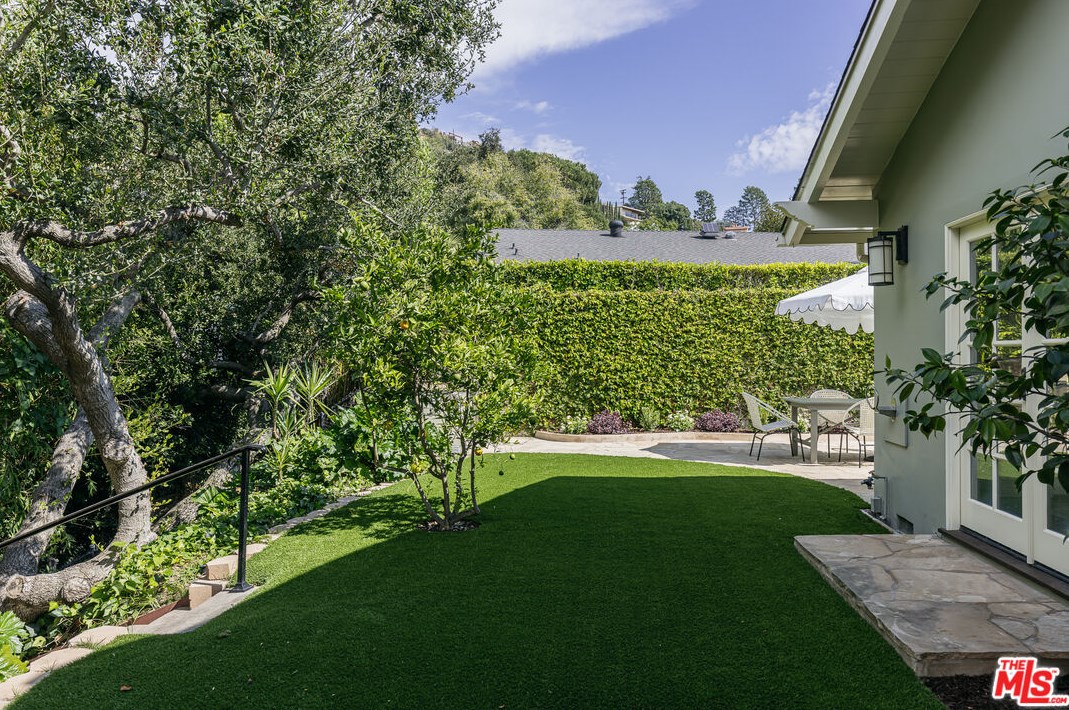 2846 Westbrook Ave, Los Angeles CA  90046-1249 exterior