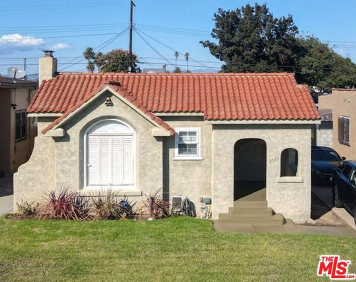 2033 85th St, Los Angeles, CA 90047-2916