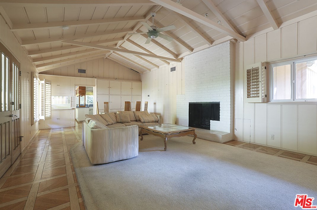 1749 Franklin Canyon Dr, Beverly Hills, CA 90210-1622