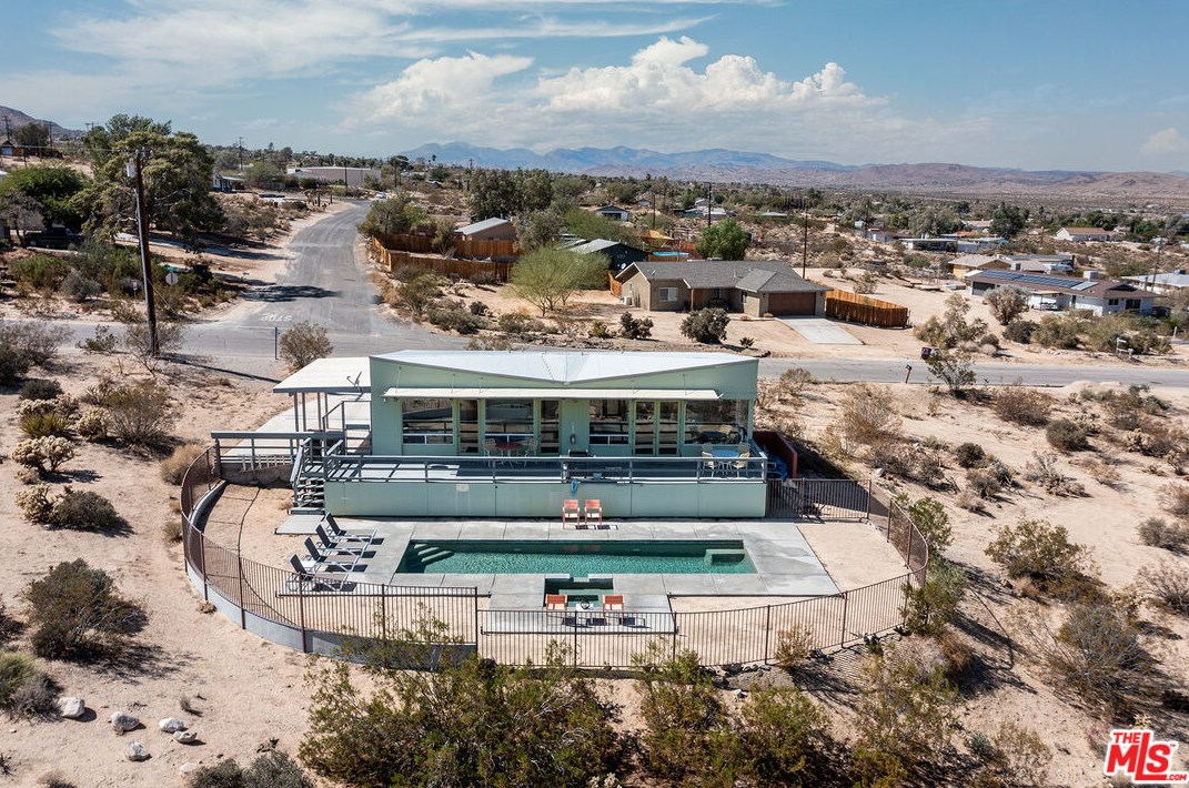 7033 Alturas Dr, Joshua Tree, CA 92252-2646