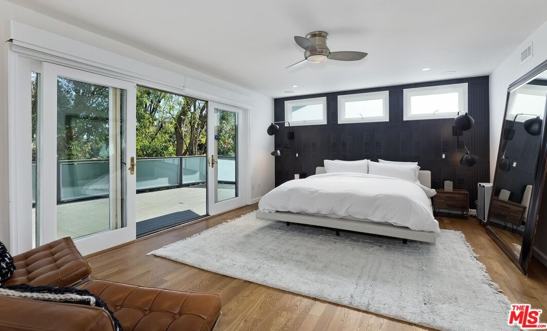 7339 Caverna Dr, Los Angeles CA  90068-2021 exterior