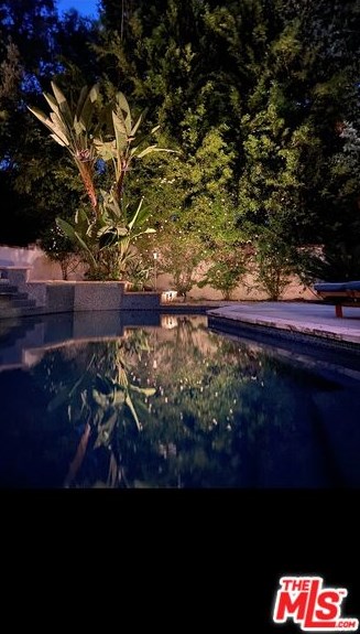 7339 Caverna Dr, Los Angeles CA  90068-2021 exterior