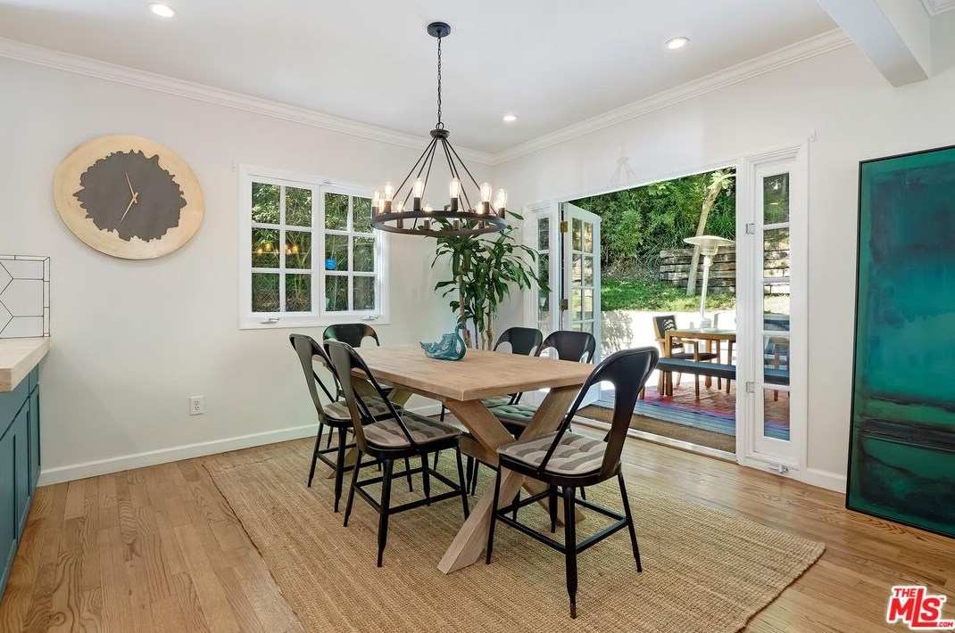 7339 Caverna Dr, Los Angeles CA  90068-2021 exterior