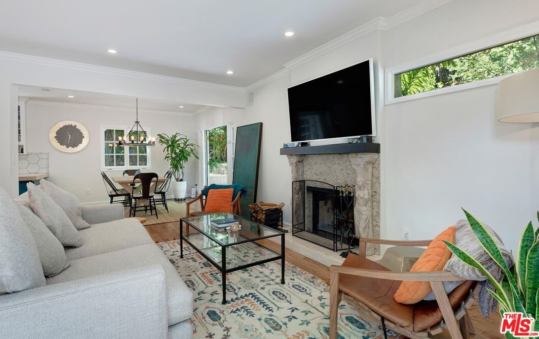 7339 Caverna Dr, Los Angeles CA  90068-2021 exterior