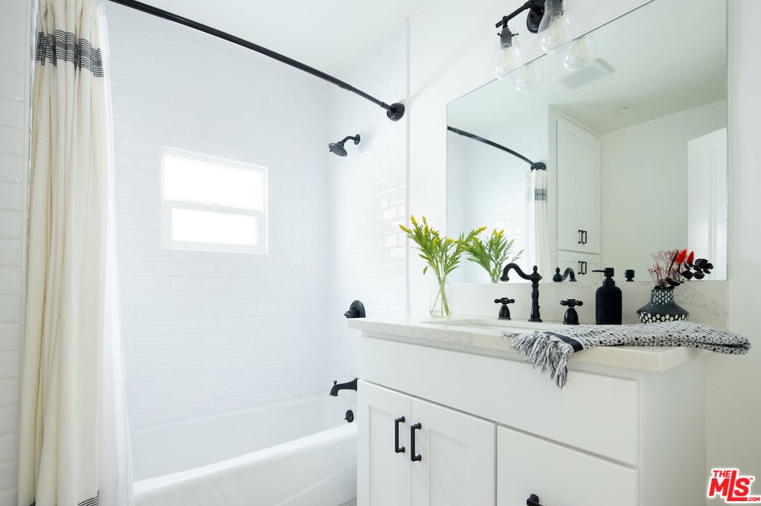 1727 39th Pl, Los Angeles CA  90062-1339 exterior