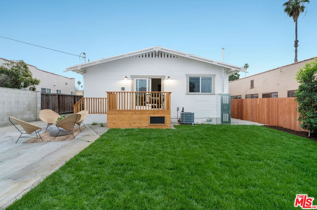 2041 Palm Grove Ave, Los Angeles CA  90016-1631 exterior