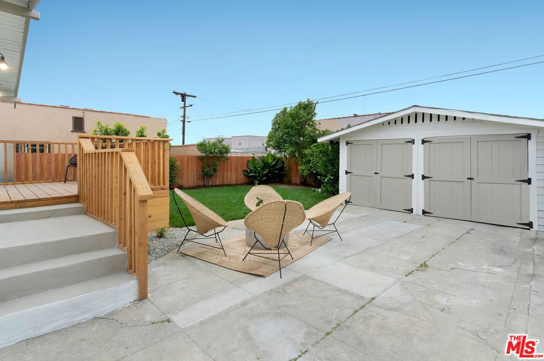 2041 Palm Grove Ave, Los Angeles CA  90016-1631 exterior