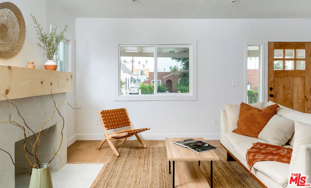 2041 Palm Grove Ave, Los Angeles CA  90016-1631 exterior